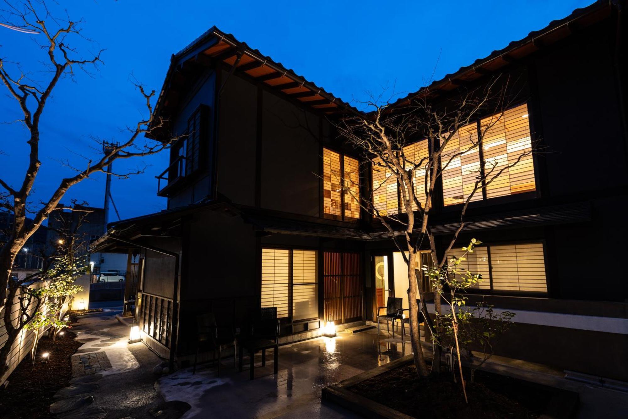 城崎温泉 Hostel Waraku Тойоока Екстер'єр фото