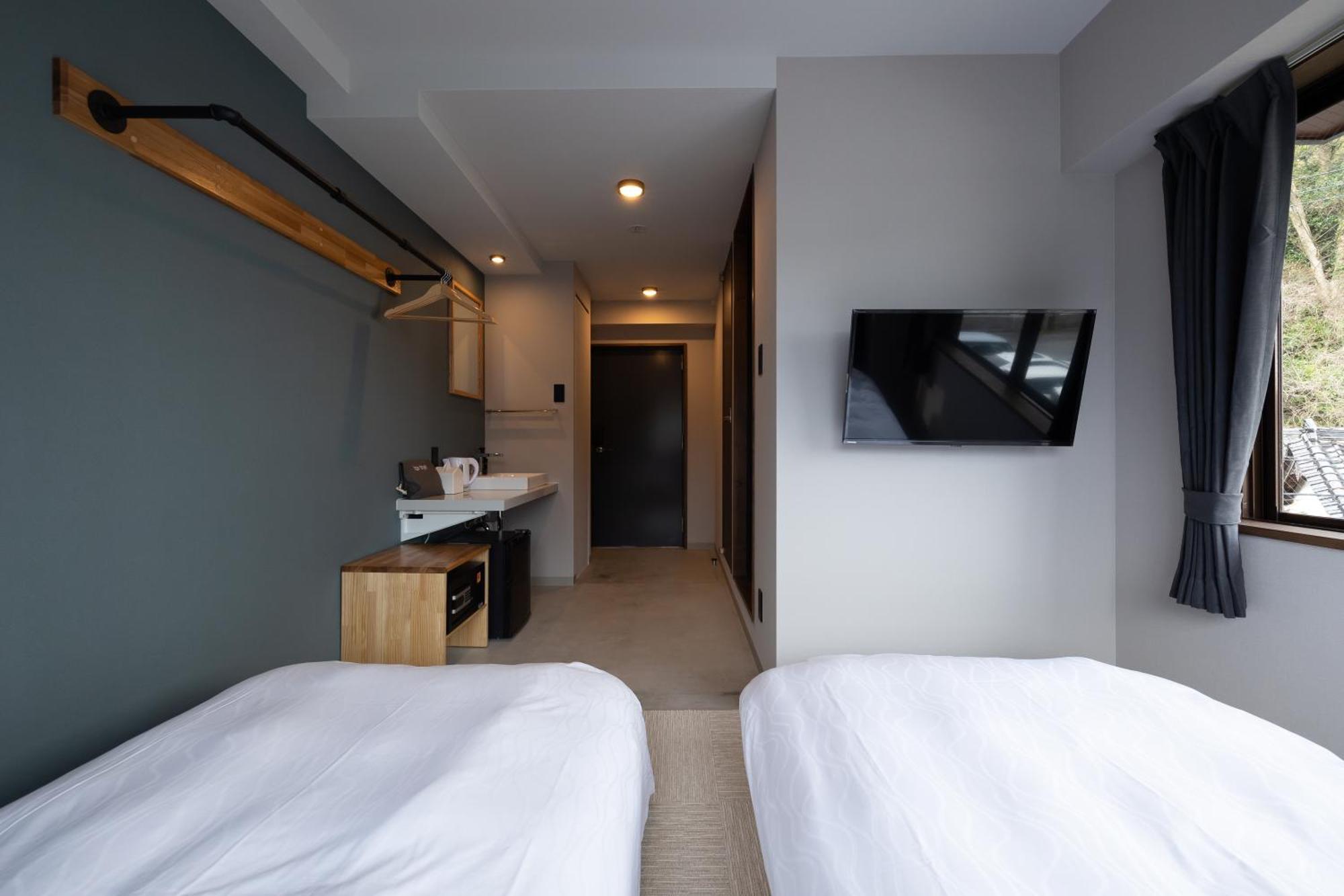 城崎温泉 Hostel Waraku Тойоока Екстер'єр фото